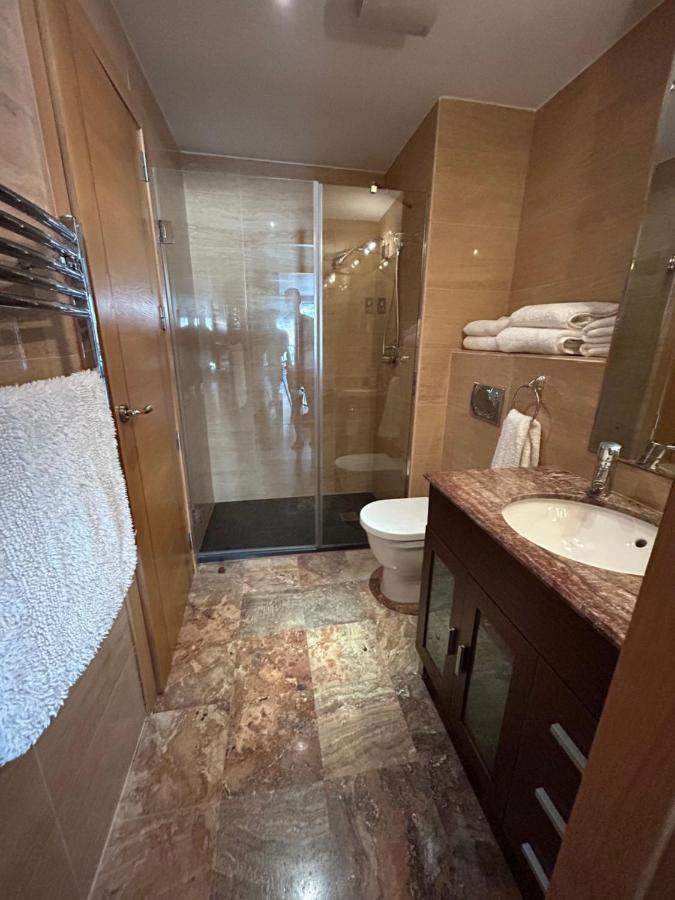 Ocean Village Luxury 2 Bed 2 Bath Apartment - Amazing Views - Pools And Jacuzzis Gibraltar Exterior photo