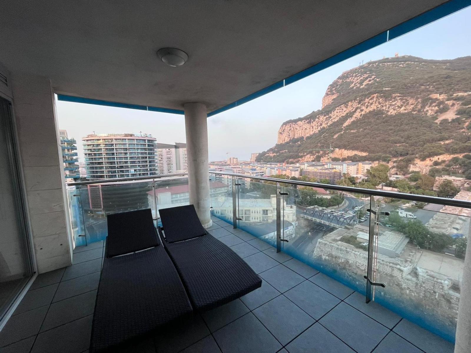 Ocean Village Luxury 2 Bed 2 Bath Apartment - Amazing Views - Pools And Jacuzzis Gibraltar Exterior photo