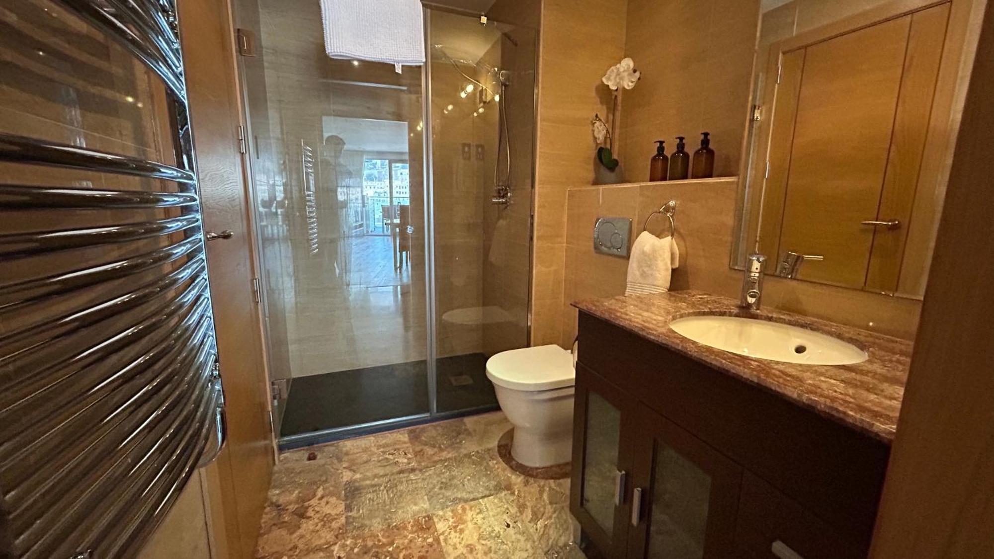 Ocean Village Luxury 2 Bed 2 Bath Apartment - Amazing Views - Pools And Jacuzzis Gibraltar Exterior photo